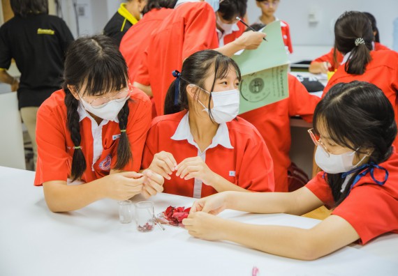 ภาพกิจกรรม   คณะวิทยาศาสตร์และเทคโนโลยี มหาวิทยาลัยราชภัฏกำแพงเพชร ร่วมกับโรงเรียนกำแพงเพชรพิทยาคม จัดโครงการค่ายวิทยาศาสตร์นักเรียนห้องเรียนพิเศษ