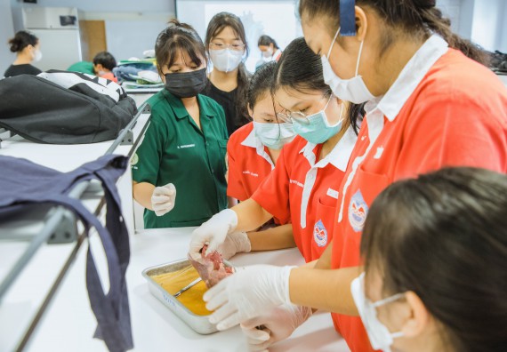 ภาพกิจกรรม   คณะวิทยาศาสตร์และเทคโนโลยี มหาวิทยาลัยราชภัฏกำแพงเพชร ร่วมกับโรงเรียนกำแพงเพชรพิทยาคม จัดโครงการค่ายวิทยาศาสตร์นักเรียนห้องเรียนพิเศษ