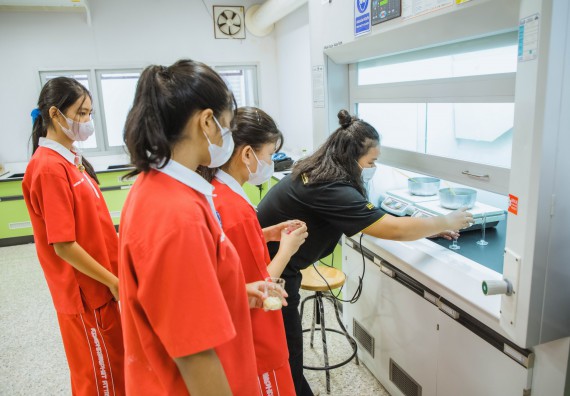 ภาพกิจกรรม   คณะวิทยาศาสตร์และเทคโนโลยี มหาวิทยาลัยราชภัฏกำแพงเพชร ร่วมกับโรงเรียนกำแพงเพชรพิทยาคม จัดโครงการค่ายวิทยาศาสตร์นักเรียนห้องเรียนพิเศษ