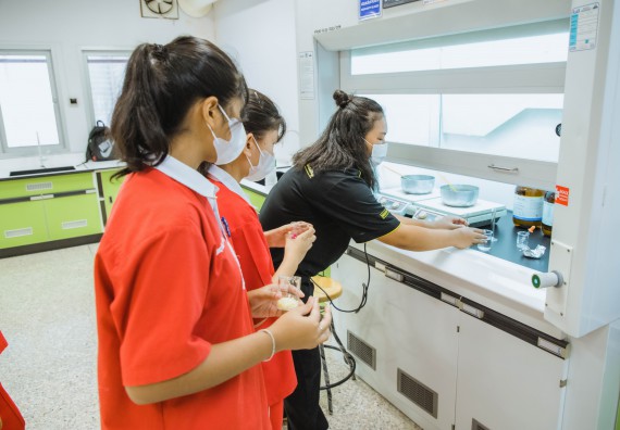 ภาพกิจกรรม   คณะวิทยาศาสตร์และเทคโนโลยี มหาวิทยาลัยราชภัฏกำแพงเพชร ร่วมกับโรงเรียนกำแพงเพชรพิทยาคม จัดโครงการค่ายวิทยาศาสตร์นักเรียนห้องเรียนพิเศษ