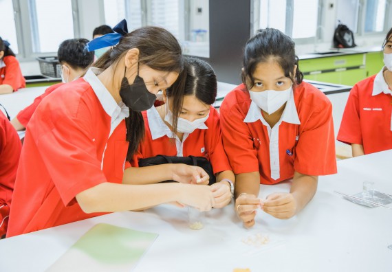 ภาพกิจกรรม   คณะวิทยาศาสตร์และเทคโนโลยี มหาวิทยาลัยราชภัฏกำแพงเพชร ร่วมกับโรงเรียนกำแพงเพชรพิทยาคม จัดโครงการค่ายวิทยาศาสตร์นักเรียนห้องเรียนพิเศษ