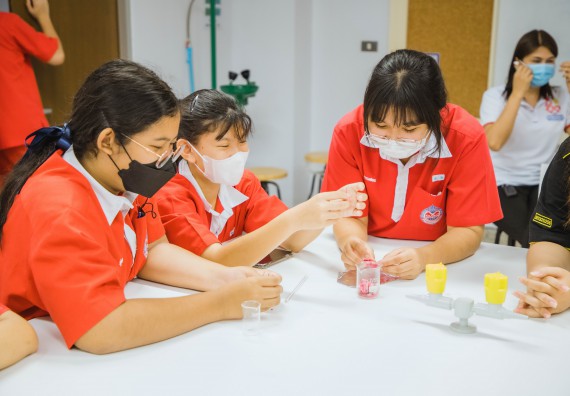 ภาพกิจกรรม   คณะวิทยาศาสตร์และเทคโนโลยี มหาวิทยาลัยราชภัฏกำแพงเพชร ร่วมกับโรงเรียนกำแพงเพชรพิทยาคม จัดโครงการค่ายวิทยาศาสตร์นักเรียนห้องเรียนพิเศษ