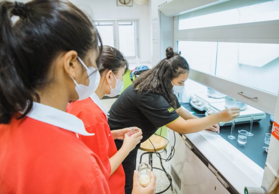 ภาพกิจกรรม   คณะวิทยาศาสตร์และเทคโนโลยี มหาวิทยาลัยราชภัฏกำแพงเพชร ร่วมกับโรงเรียนกำแพงเพชรพิทยาคม จัดโครงการค่ายวิทยาศาสตร์นักเรียนห้องเรียนพิเศษ