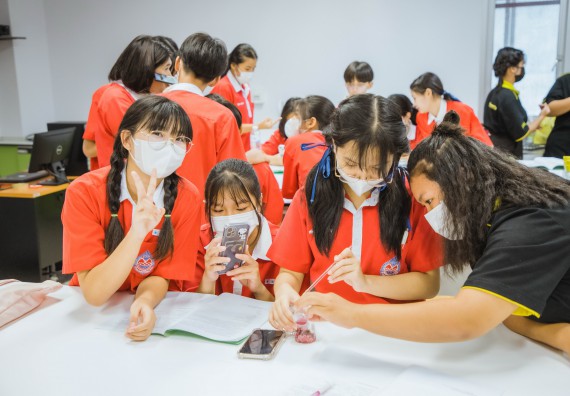 ภาพกิจกรรม   คณะวิทยาศาสตร์และเทคโนโลยี มหาวิทยาลัยราชภัฏกำแพงเพชร ร่วมกับโรงเรียนกำแพงเพชรพิทยาคม จัดโครงการค่ายวิทยาศาสตร์นักเรียนห้องเรียนพิเศษ