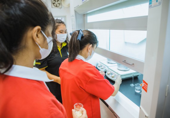 ภาพกิจกรรม   คณะวิทยาศาสตร์และเทคโนโลยี มหาวิทยาลัยราชภัฏกำแพงเพชร ร่วมกับโรงเรียนกำแพงเพชรพิทยาคม จัดโครงการค่ายวิทยาศาสตร์นักเรียนห้องเรียนพิเศษ