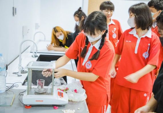 ภาพกิจกรรม   คณะวิทยาศาสตร์และเทคโนโลยี มหาวิทยาลัยราชภัฏกำแพงเพชร ร่วมกับโรงเรียนกำแพงเพชรพิทยาคม จัดโครงการค่ายวิทยาศาสตร์นักเรียนห้องเรียนพิเศษ