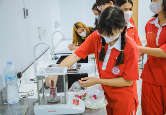 ภาพกิจกรรม   คณะวิทยาศาสตร์และเทคโนโลยี มหาวิทยาลัยราชภัฏกำแพงเพชร ร่วมกับโรงเรียนกำแพงเพชรพิทยาคม จัดโครงการค่ายวิทยาศาสตร์นักเรียนห้องเรียนพิเศษ