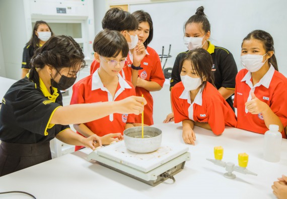 ภาพกิจกรรม   คณะวิทยาศาสตร์และเทคโนโลยี มหาวิทยาลัยราชภัฏกำแพงเพชร ร่วมกับโรงเรียนกำแพงเพชรพิทยาคม จัดโครงการค่ายวิทยาศาสตร์นักเรียนห้องเรียนพิเศษ