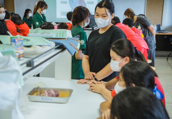 ภาพกิจกรรม   คณะวิทยาศาสตร์และเทคโนโลยี มหาวิทยาลัยราชภัฏกำแพงเพชร ร่วมกับโรงเรียนกำแพงเพชรพิทยาคม จัดโครงการค่ายวิทยาศาสตร์นักเรียนห้องเรียนพิเศษ