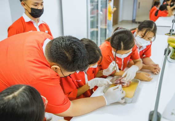 ภาพกิจกรรม   คณะวิทยาศาสตร์และเทคโนโลยี มหาวิทยาลัยราชภัฏกำแพงเพชร ร่วมกับโรงเรียนกำแพงเพชรพิทยาคม จัดโครงการค่ายวิทยาศาสตร์นักเรียนห้องเรียนพิเศษ