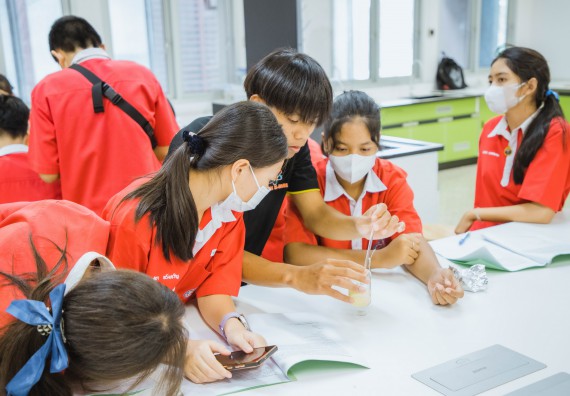 ภาพกิจกรรม   คณะวิทยาศาสตร์และเทคโนโลยี มหาวิทยาลัยราชภัฏกำแพงเพชร ร่วมกับโรงเรียนกำแพงเพชรพิทยาคม จัดโครงการค่ายวิทยาศาสตร์นักเรียนห้องเรียนพิเศษ