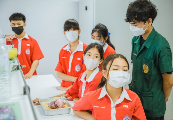 ภาพกิจกรรม   คณะวิทยาศาสตร์และเทคโนโลยี มหาวิทยาลัยราชภัฏกำแพงเพชร ร่วมกับโรงเรียนกำแพงเพชรพิทยาคม จัดโครงการค่ายวิทยาศาสตร์นักเรียนห้องเรียนพิเศษ