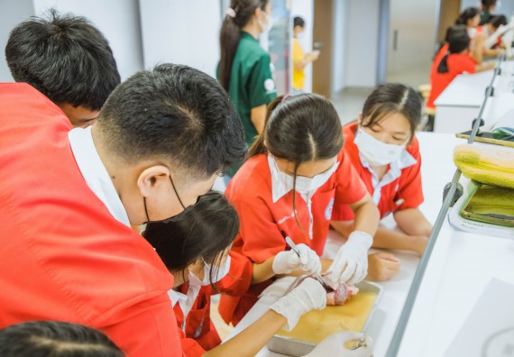 ภาพกิจกรรม   คณะวิทยาศาสตร์และเทคโนโลยี มหาวิทยาลัยราชภัฏกำแพงเพชร ร่วมกับโรงเรียนกำแพงเพชรพิทยาคม จัดโครงการค่ายวิทยาศาสตร์นักเรียนห้องเรียนพิเศษ