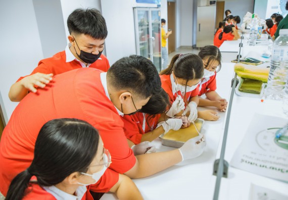 ภาพกิจกรรม   คณะวิทยาศาสตร์และเทคโนโลยี มหาวิทยาลัยราชภัฏกำแพงเพชร ร่วมกับโรงเรียนกำแพงเพชรพิทยาคม จัดโครงการค่ายวิทยาศาสตร์นักเรียนห้องเรียนพิเศษ