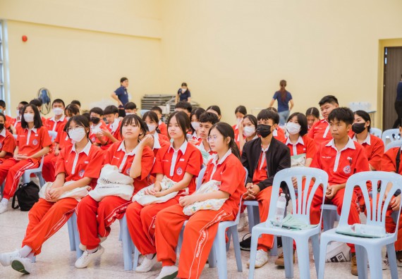 ภาพกิจกรรม   คณะวิทยาศาสตร์และเทคโนโลยี มหาวิทยาลัยราชภัฏกำแพงเพชร ร่วมกับโรงเรียนกำแพงเพชรพิทยาคม จัดโครงการค่ายวิทยาศาสตร์นักเรียนห้องเรียนพิเศษ