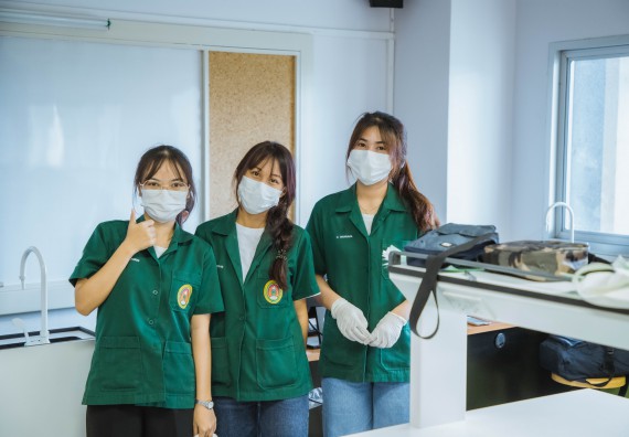 ภาพกิจกรรม   คณะวิทยาศาสตร์และเทคโนโลยี มหาวิทยาลัยราชภัฏกำแพงเพชร ร่วมกับโรงเรียนกำแพงเพชรพิทยาคม จัดโครงการค่ายวิทยาศาสตร์นักเรียนห้องเรียนพิเศษ