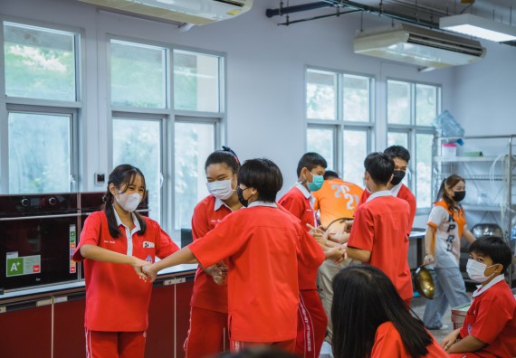 ภาพกิจกรรม   คณะวิทยาศาสตร์และเทคโนโลยี มหาวิทยาลัยราชภัฏกำแพงเพชร ร่วมกับโรงเรียนกำแพงเพชรพิทยาคม จัดโครงการค่ายวิทยาศาสตร์นักเรียนห้องเรียนพิเศษ