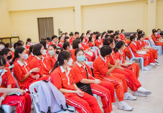 ภาพกิจกรรม   คณะวิทยาศาสตร์และเทคโนโลยี มหาวิทยาลัยราชภัฏกำแพงเพชร ร่วมกับโรงเรียนกำแพงเพชรพิทยาคม จัดโครงการค่ายวิทยาศาสตร์นักเรียนห้องเรียนพิเศษ