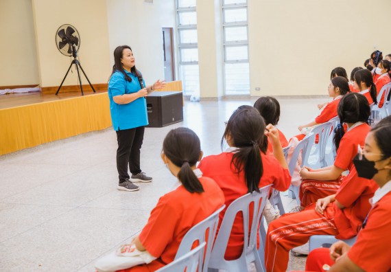 ภาพกิจกรรม   คณะวิทยาศาสตร์และเทคโนโลยี มหาวิทยาลัยราชภัฏกำแพงเพชร ร่วมกับโรงเรียนกำแพงเพชรพิทยาคม จัดโครงการค่ายวิทยาศาสตร์นักเรียนห้องเรียนพิเศษ