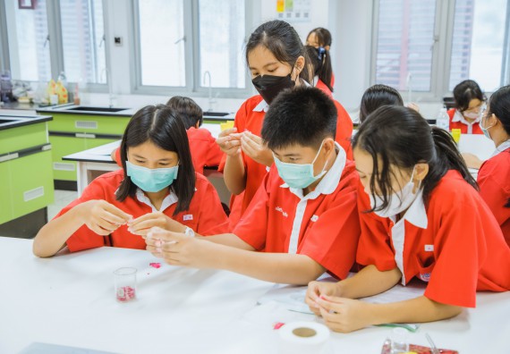 ภาพกิจกรรม   คณะวิทยาศาสตร์และเทคโนโลยี มหาวิทยาลัยราชภัฏกำแพงเพชร ร่วมกับโรงเรียนกำแพงเพชรพิทยาคม จัดโครงการค่ายวิทยาศาสตร์นักเรียนห้องเรียนพิเศษ