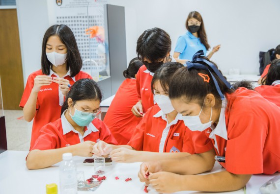 ภาพกิจกรรม   คณะวิทยาศาสตร์และเทคโนโลยี มหาวิทยาลัยราชภัฏกำแพงเพชร ร่วมกับโรงเรียนกำแพงเพชรพิทยาคม จัดโครงการค่ายวิทยาศาสตร์นักเรียนห้องเรียนพิเศษ