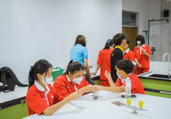 ภาพกิจกรรม   คณะวิทยาศาสตร์และเทคโนโลยี มหาวิทยาลัยราชภัฏกำแพงเพชร ร่วมกับโรงเรียนกำแพงเพชรพิทยาคม จัดโครงการค่ายวิทยาศาสตร์นักเรียนห้องเรียนพิเศษ