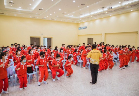 ภาพกิจกรรม   คณะวิทยาศาสตร์และเทคโนโลยี มหาวิทยาลัยราชภัฏกำแพงเพชร ร่วมกับโรงเรียนกำแพงเพชรพิทยาคม จัดโครงการค่ายวิทยาศาสตร์นักเรียนห้องเรียนพิเศษ