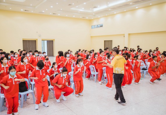 ภาพกิจกรรม   คณะวิทยาศาสตร์และเทคโนโลยี มหาวิทยาลัยราชภัฏกำแพงเพชร ร่วมกับโรงเรียนกำแพงเพชรพิทยาคม จัดโครงการค่ายวิทยาศาสตร์นักเรียนห้องเรียนพิเศษ