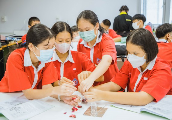 ภาพกิจกรรม   คณะวิทยาศาสตร์และเทคโนโลยี มหาวิทยาลัยราชภัฏกำแพงเพชร ร่วมกับโรงเรียนกำแพงเพชรพิทยาคม จัดโครงการค่ายวิทยาศาสตร์นักเรียนห้องเรียนพิเศษ