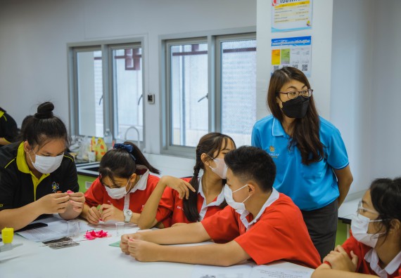 ภาพกิจกรรม   คณะวิทยาศาสตร์และเทคโนโลยี มหาวิทยาลัยราชภัฏกำแพงเพชร ร่วมกับโรงเรียนกำแพงเพชรพิทยาคม จัดโครงการค่ายวิทยาศาสตร์นักเรียนห้องเรียนพิเศษ