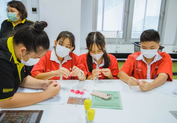 ภาพกิจกรรม   คณะวิทยาศาสตร์และเทคโนโลยี มหาวิทยาลัยราชภัฏกำแพงเพชร ร่วมกับโรงเรียนกำแพงเพชรพิทยาคม จัดโครงการค่ายวิทยาศาสตร์นักเรียนห้องเรียนพิเศษ