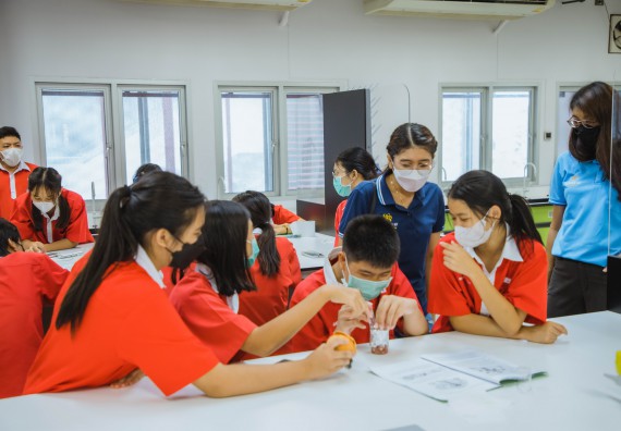 ภาพกิจกรรม   คณะวิทยาศาสตร์และเทคโนโลยี มหาวิทยาลัยราชภัฏกำแพงเพชร ร่วมกับโรงเรียนกำแพงเพชรพิทยาคม จัดโครงการค่ายวิทยาศาสตร์นักเรียนห้องเรียนพิเศษ