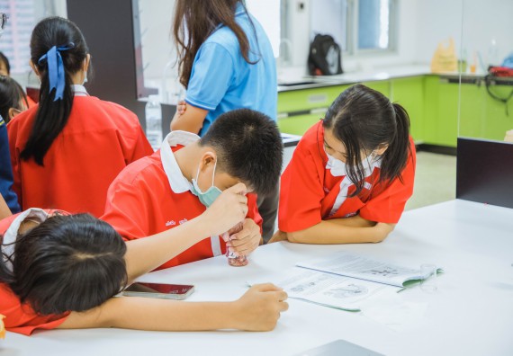 ภาพกิจกรรม   คณะวิทยาศาสตร์และเทคโนโลยี มหาวิทยาลัยราชภัฏกำแพงเพชร ร่วมกับโรงเรียนกำแพงเพชรพิทยาคม จัดโครงการค่ายวิทยาศาสตร์นักเรียนห้องเรียนพิเศษ