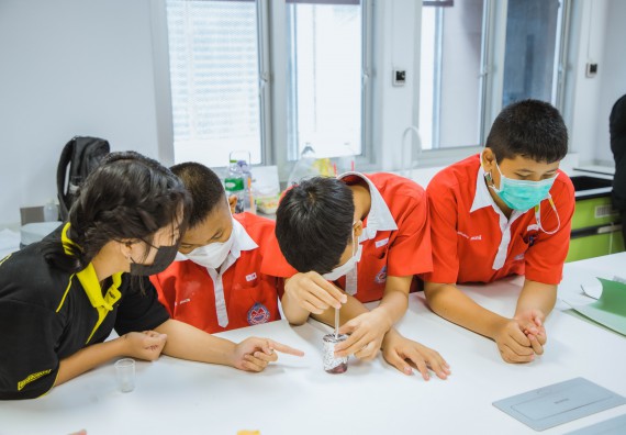 ภาพกิจกรรม   คณะวิทยาศาสตร์และเทคโนโลยี มหาวิทยาลัยราชภัฏกำแพงเพชร ร่วมกับโรงเรียนกำแพงเพชรพิทยาคม จัดโครงการค่ายวิทยาศาสตร์นักเรียนห้องเรียนพิเศษ