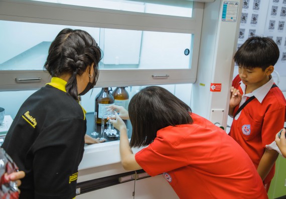 ภาพกิจกรรม   คณะวิทยาศาสตร์และเทคโนโลยี มหาวิทยาลัยราชภัฏกำแพงเพชร ร่วมกับโรงเรียนกำแพงเพชรพิทยาคม จัดโครงการค่ายวิทยาศาสตร์นักเรียนห้องเรียนพิเศษ