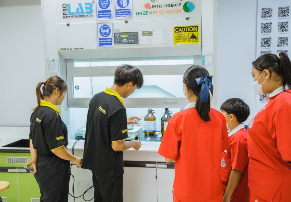 ภาพกิจกรรม   คณะวิทยาศาสตร์และเทคโนโลยี มหาวิทยาลัยราชภัฏกำแพงเพชร ร่วมกับโรงเรียนกำแพงเพชรพิทยาคม จัดโครงการค่ายวิทยาศาสตร์นักเรียนห้องเรียนพิเศษ