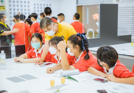 ภาพกิจกรรม   คณะวิทยาศาสตร์และเทคโนโลยี มหาวิทยาลัยราชภัฏกำแพงเพชร ร่วมกับโรงเรียนกำแพงเพชรพิทยาคม จัดโครงการค่ายวิทยาศาสตร์นักเรียนห้องเรียนพิเศษ