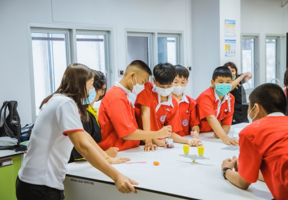 ภาพกิจกรรม   คณะวิทยาศาสตร์และเทคโนโลยี มหาวิทยาลัยราชภัฏกำแพงเพชร ร่วมกับโรงเรียนกำแพงเพชรพิทยาคม จัดโครงการค่ายวิทยาศาสตร์นักเรียนห้องเรียนพิเศษ