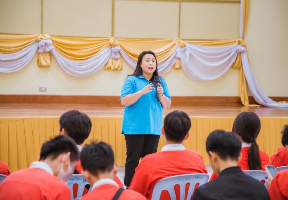 ภาพกิจกรรม   คณะวิทยาศาสตร์และเทคโนโลยี มหาวิทยาลัยราชภัฏกำแพงเพชร ร่วมกับโรงเรียนกำแพงเพชรพิทยาคม จัดโครงการค่ายวิทยาศาสตร์นักเรียนห้องเรียนพิเศษ