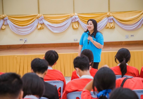 ภาพกิจกรรม   คณะวิทยาศาสตร์และเทคโนโลยี มหาวิทยาลัยราชภัฏกำแพงเพชร ร่วมกับโรงเรียนกำแพงเพชรพิทยาคม จัดโครงการค่ายวิทยาศาสตร์นักเรียนห้องเรียนพิเศษ