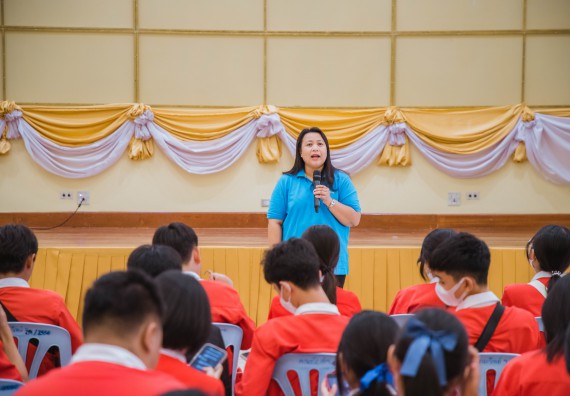 ภาพกิจกรรม   คณะวิทยาศาสตร์และเทคโนโลยี มหาวิทยาลัยราชภัฏกำแพงเพชร ร่วมกับโรงเรียนกำแพงเพชรพิทยาคม จัดโครงการค่ายวิทยาศาสตร์นักเรียนห้องเรียนพิเศษ