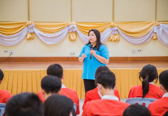 ภาพกิจกรรม   คณะวิทยาศาสตร์และเทคโนโลยี มหาวิทยาลัยราชภัฏกำแพงเพชร ร่วมกับโรงเรียนกำแพงเพชรพิทยาคม จัดโครงการค่ายวิทยาศาสตร์นักเรียนห้องเรียนพิเศษ