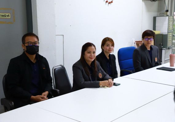 ภาพกิจกรรม  ศูนย์ส่งเสริมและตรวจสอบการผลิตตามมาตรฐานความปลอดภัยทางอาหาร คณะวิทยาศาสตร์และเทคโนโลยี  ต้อนรับการเข้าศึกษาดูงานจาก คณะทำงานของศูนย์วิทยาศาสตร์  มหาวิทยาลัยราชภัฏพิบูลสงคราม 