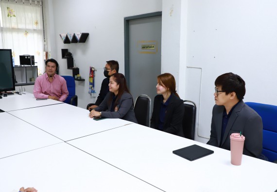 ภาพกิจกรรม  ศูนย์ส่งเสริมและตรวจสอบการผลิตตามมาตรฐานความปลอดภัยทางอาหาร คณะวิทยาศาสตร์และเทคโนโลยี  ต้อนรับการเข้าศึกษาดูงานจาก คณะทำงานของศูนย์วิทยาศาสตร์  มหาวิทยาลัยราชภัฏพิบูลสงคราม 