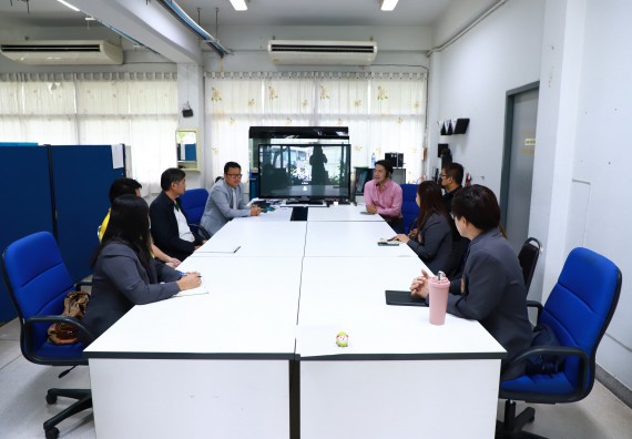 ภาพกิจกรรม  ศูนย์ส่งเสริมและตรวจสอบการผลิตตามมาตรฐานความปลอดภัยทางอาหาร คณะวิทยาศาสตร์และเทคโนโลยี  ต้อนรับการเข้าศึกษาดูงานจาก คณะทำงานของศูนย์วิทยาศาสตร์  มหาวิทยาลัยราชภัฏพิบูลสงคราม 