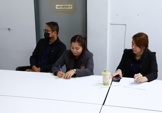 ภาพกิจกรรม  ศูนย์ส่งเสริมและตรวจสอบการผลิตตามมาตรฐานความปลอดภัยทางอาหาร คณะวิทยาศาสตร์และเทคโนโลยี  ต้อนรับการเข้าศึกษาดูงานจาก คณะทำงานของศูนย์วิทยาศาสตร์  มหาวิทยาลัยราชภัฏพิบูลสงคราม 