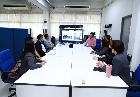 ภาพกิจกรรม  ศูนย์ส่งเสริมและตรวจสอบการผลิตตามมาตรฐานความปลอดภัยทางอาหาร คณะวิทยาศาสตร์และเทคโนโลยี  ต้อนรับการเข้าศึกษาดูงานจาก คณะทำงานของศูนย์วิทยาศาสตร์  มหาวิทยาลัยราชภัฏพิบูลสงคราม 