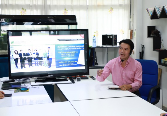 ภาพกิจกรรม  ศูนย์ส่งเสริมและตรวจสอบการผลิตตามมาตรฐานความปลอดภัยทางอาหาร คณะวิทยาศาสตร์และเทคโนโลยี  ต้อนรับการเข้าศึกษาดูงานจาก คณะทำงานของศูนย์วิทยาศาสตร์  มหาวิทยาลัยราชภัฏพิบูลสงคราม 