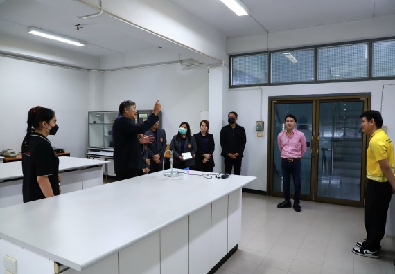 ภาพกิจกรรม  ศูนย์ส่งเสริมและตรวจสอบการผลิตตามมาตรฐานความปลอดภัยทางอาหาร คณะวิทยาศาสตร์และเทคโนโลยี  ต้อนรับการเข้าศึกษาดูงานจาก คณะทำงานของศูนย์วิทยาศาสตร์  มหาวิทยาลัยราชภัฏพิบูลสงคราม 