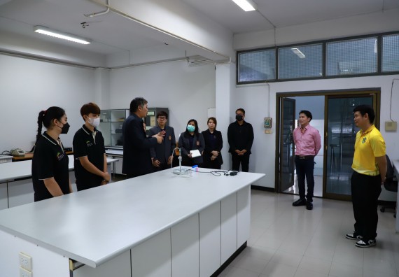 ภาพกิจกรรม  ศูนย์ส่งเสริมและตรวจสอบการผลิตตามมาตรฐานความปลอดภัยทางอาหาร คณะวิทยาศาสตร์และเทคโนโลยี  ต้อนรับการเข้าศึกษาดูงานจาก คณะทำงานของศูนย์วิทยาศาสตร์  มหาวิทยาลัยราชภัฏพิบูลสงคราม 